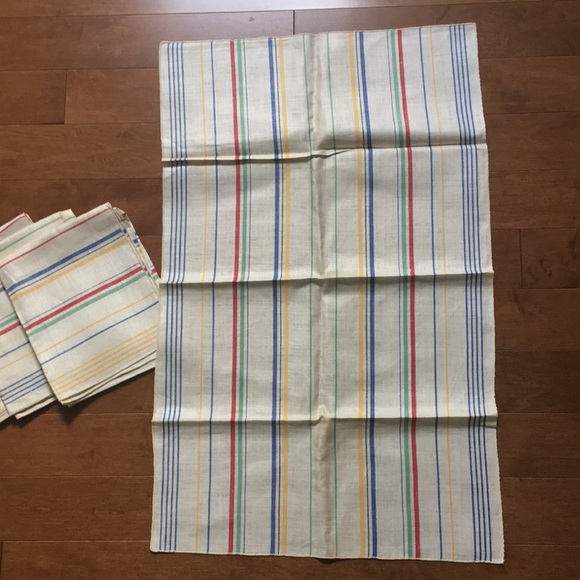 4 Vintage Table Linens. 18”x29” - Picture 3 of 4